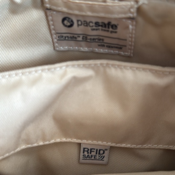 Pacsafe Antitheft Crossbody bag  Citysafe CS series in Tidal Teal - Picture 5 of 11